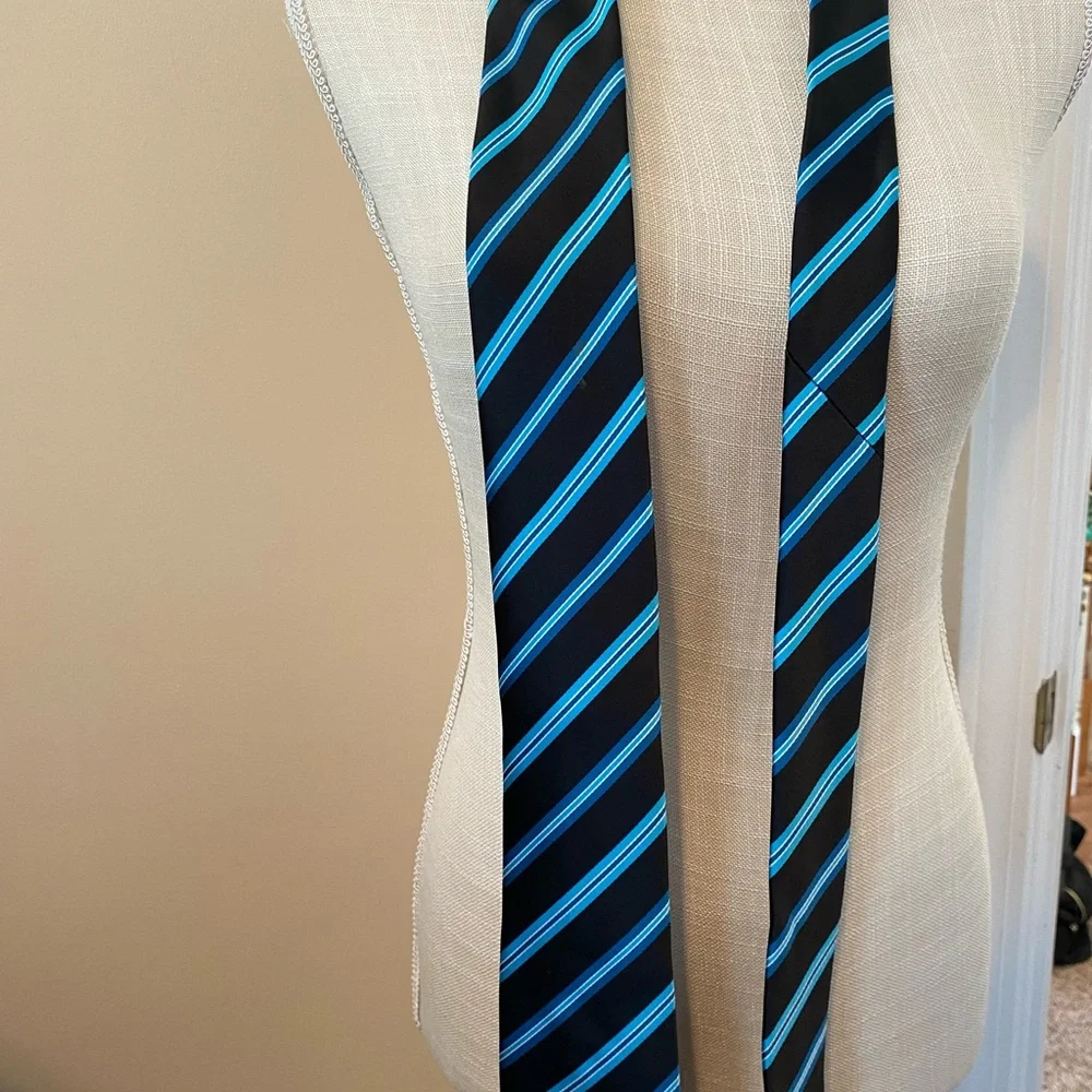 2 men’s ties, each worn once - Picture 4 of 4